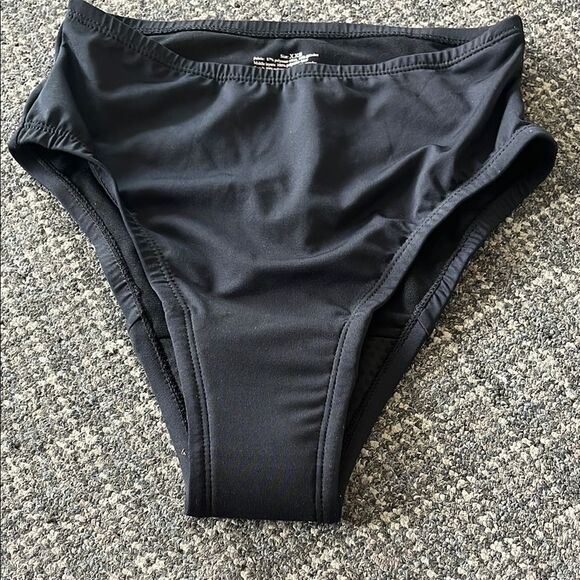 Stylish Black Bikini Bottom - Picture 2 of 3